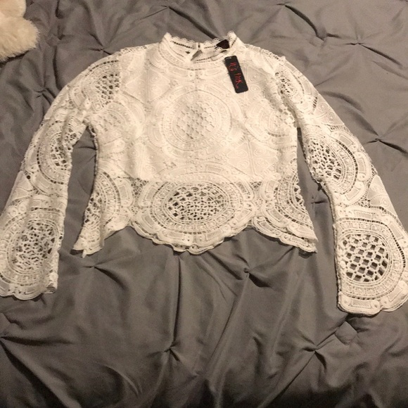 Tops - White long sleeve crop top